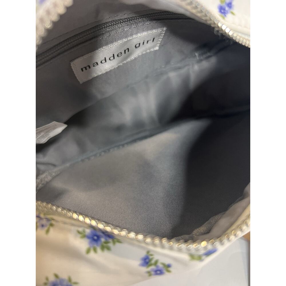 Madden Girl White Ditsy Floral Camera Crossbody Bag Charms NWT - Picture 8 of 16